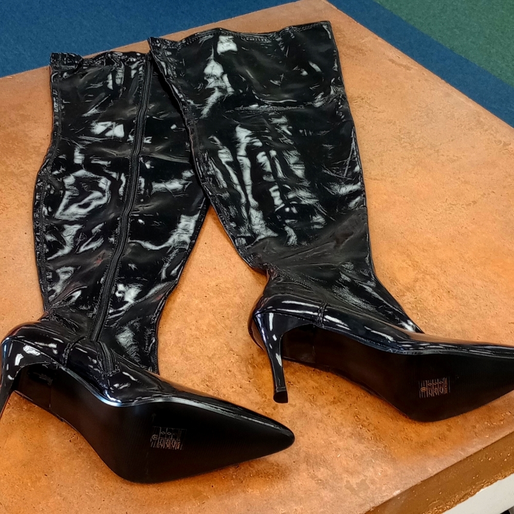 Fantasma pleaser Lust3000 size 10 Wide Calf